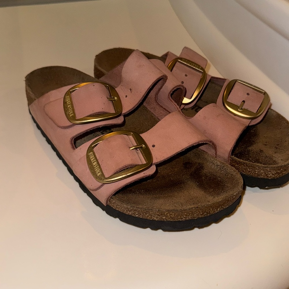 Soft pink Birkenstock sandals Arizona Soft Footbed
Nubuck Leather!! 🩷 size 38